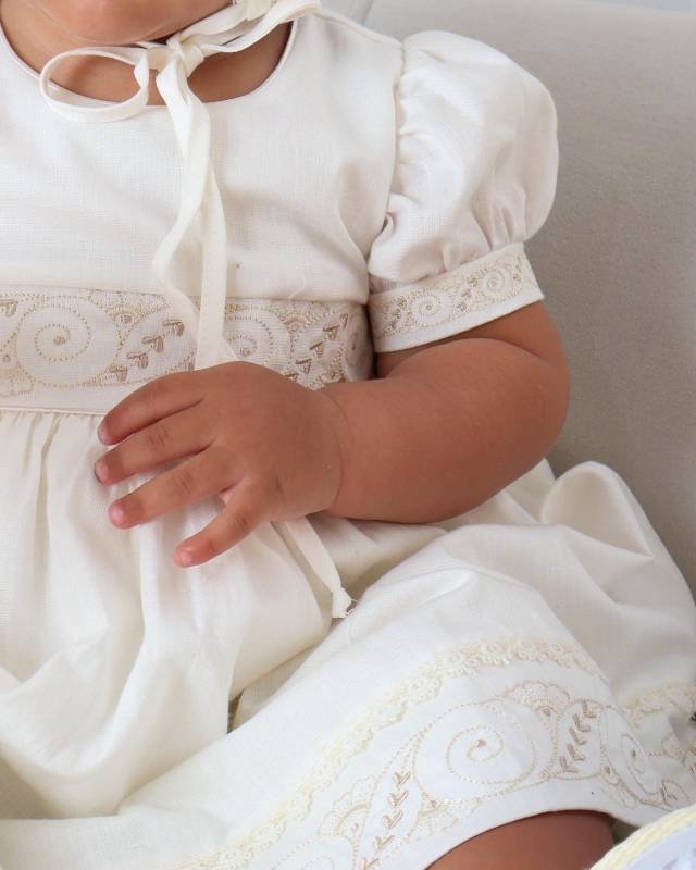 VESTIDO DE BAUTIZO MARFIL PARA NIÑA CON BORDADO BEIGE_3