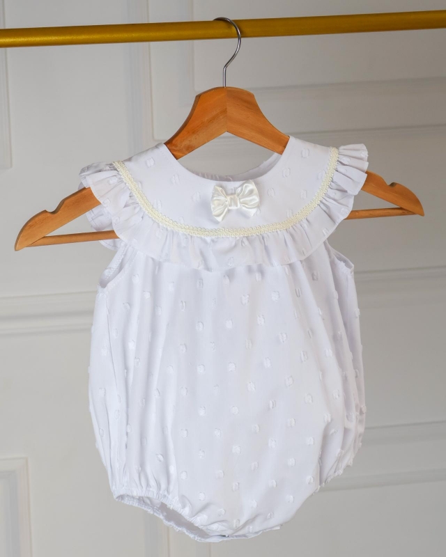 MAMELUCO BLANCO PARA NIÑA CON CUELLO BORDADO_2