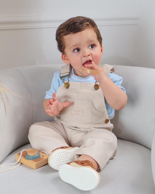 OVEROL BEIGE PARA NIÑO O NIÑA CON TIRANTES AJUSTABLES_2