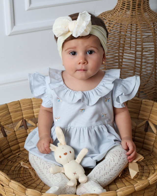 MAMELUCO PARA NIÑA CELESTE CON CUELLO Y DETALLES BORDADOS _3