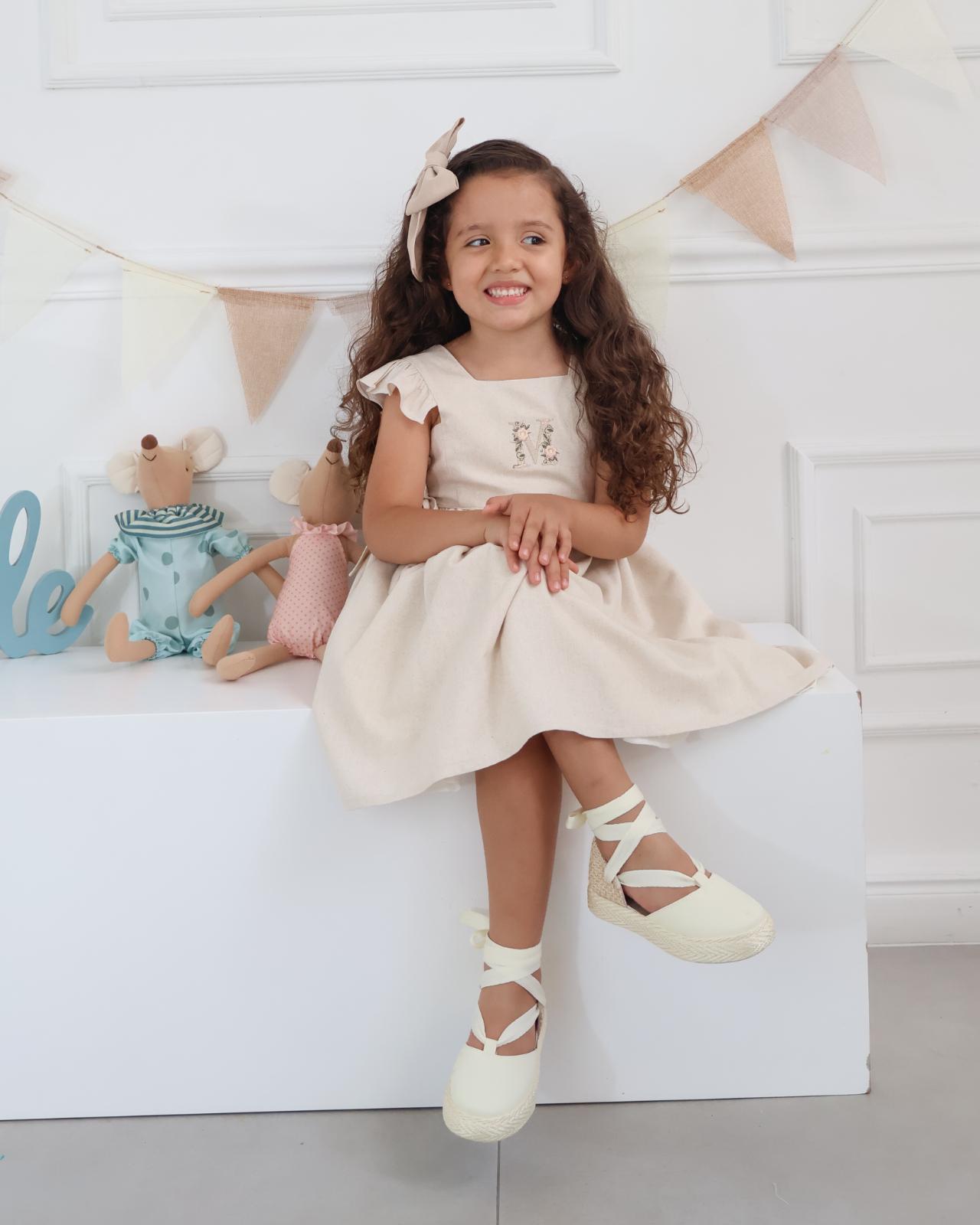VESTIDO CORTO DE NIÑA PERSONALIZABLE COLOR BEIGE_1