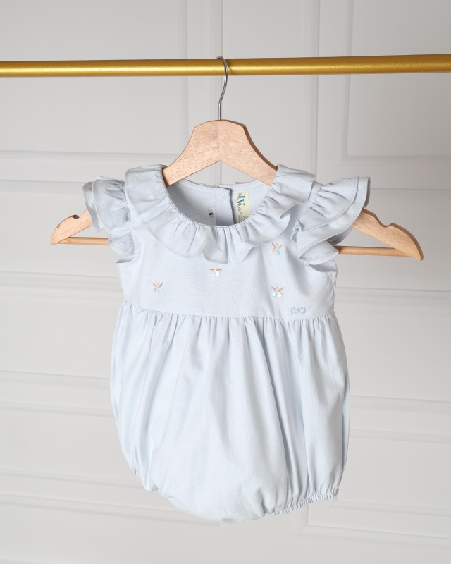 MAMELUCO PARA NIÑA CELESTE CON CUELLO Y DETALLES BORDADOS _1