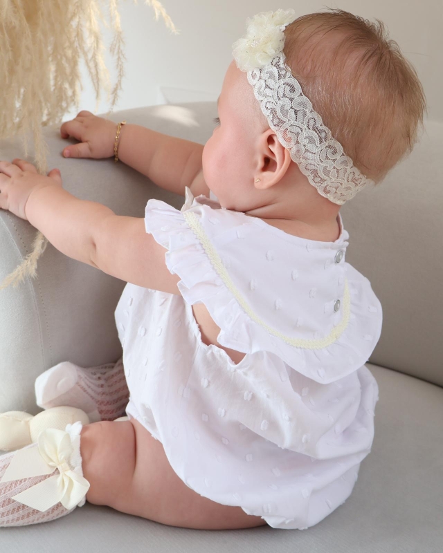 MAMELUCO BLANCO PARA NIÑA CON CUELLO BORDADO_3